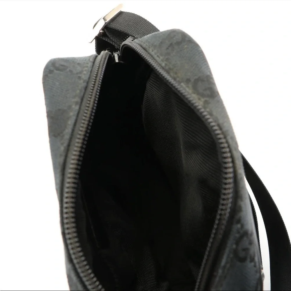 Gucci Crossbody Messenger Bag in Black GG Canvas Luxury Designer Authentic Italy